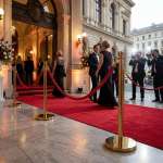 Personenleitsystem / Gurtpfosten mieten Personenleitsystem / Gurtpfosten mieten – Ansicht 12